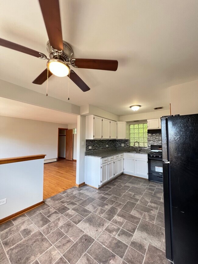 Foto del edificio - 3015 E 81st St
