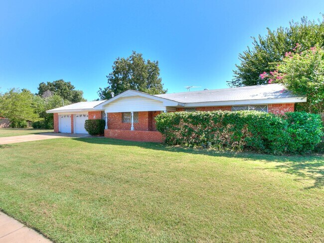 Foto del edificio - 3 Bed / 1.5 Bath + Located in OKC