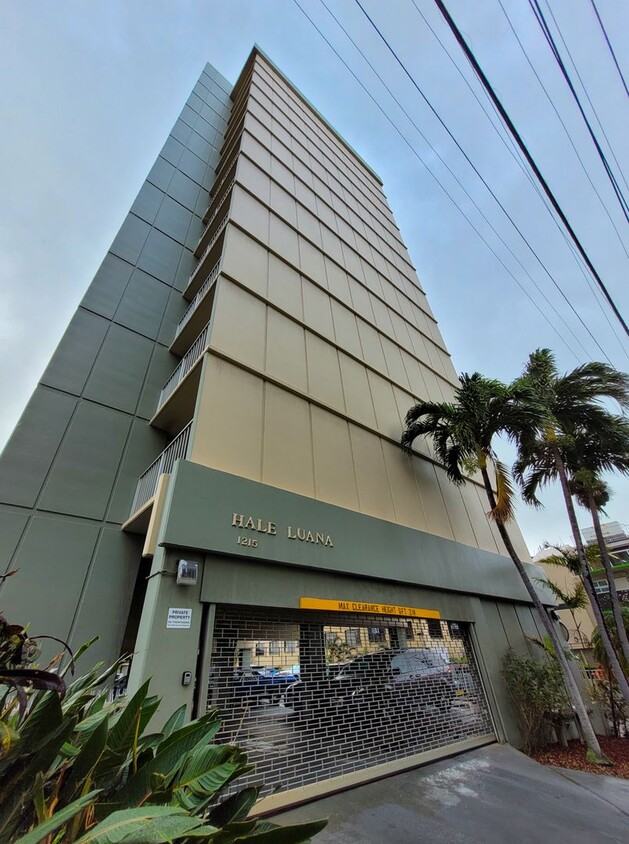 Primary Photo - AVAILABLE 11/3/25 1BR / 1Bath / 1Pkg Condo...