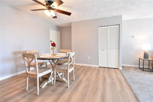 Foto del edificio - 756 Quaker Ln