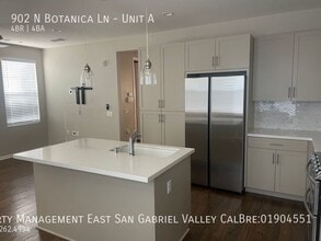 Building Photo - 902 Botanica Ln