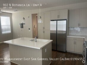 Building Photo - 902 Botanica Ln