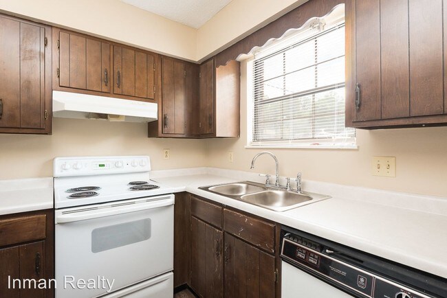 Building Photo - 811 Flanders Ln NW