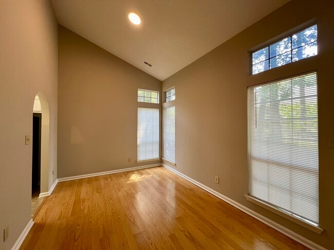 Building Photo - 2722 Bishopton Pl
