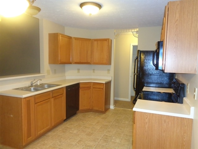 Building Photo - 970 Foxtail Dr