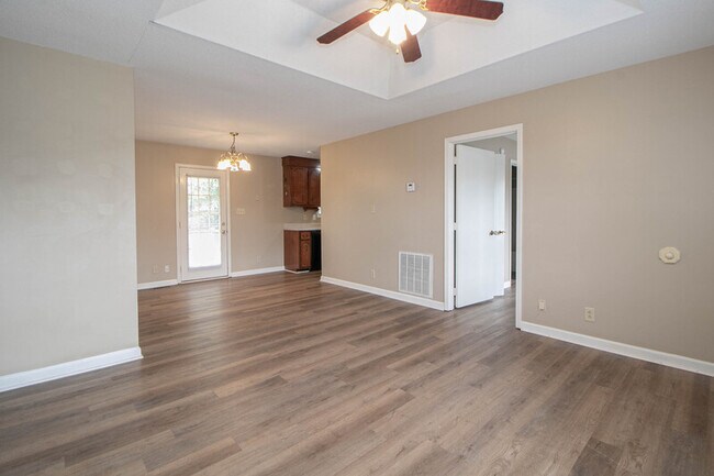 Building Photo - 581 Oakmont Dr