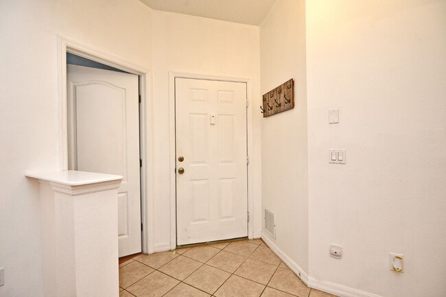 Building Photo - 692 Seabrook Ct