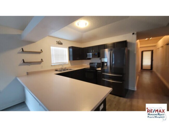 Building Photo - Silverton House with Lanai!
