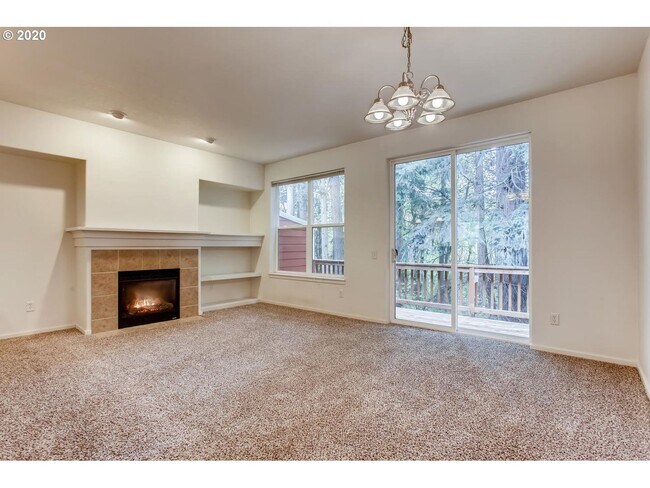 Building Photo - Forest-View Three-Level Townhome with Ensuite Bedrooms, Attached Garage & Fenced Yard