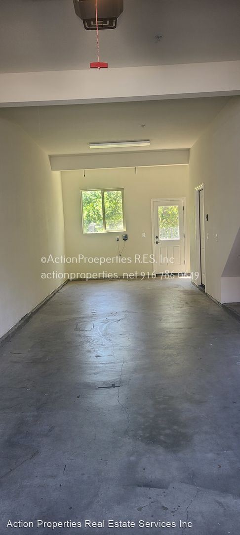 Building Photo - 3 br, 2.5 bath House - 7181 Orchard Circle