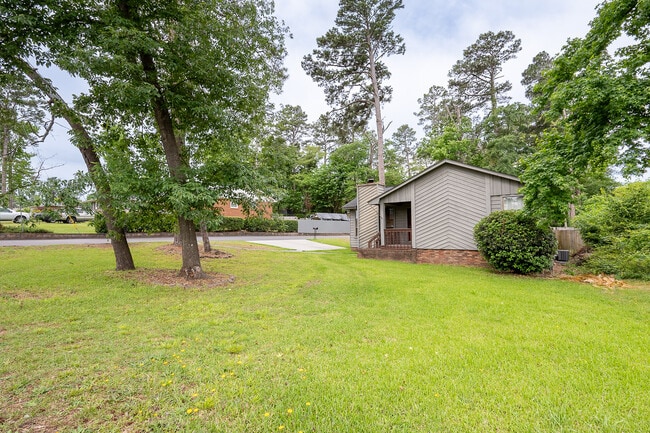Building Photo - 3101 Village W Dr