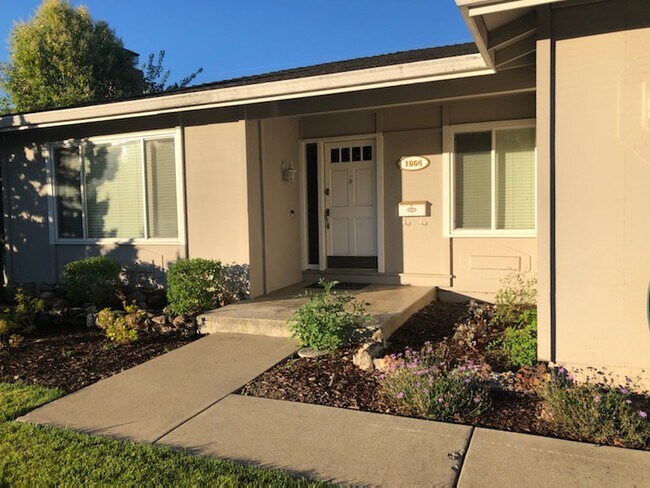Building Photo - 1064 Fleetwood Dr