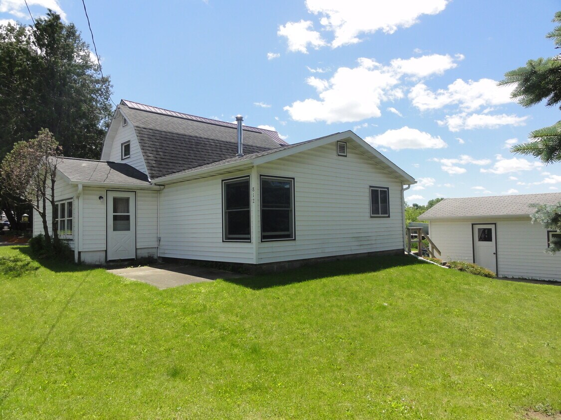 812 N Main St, Viroqua, WI 54665 House Rental in Viroqua, WI