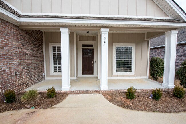 Building Photo - 627 Carpenter Way