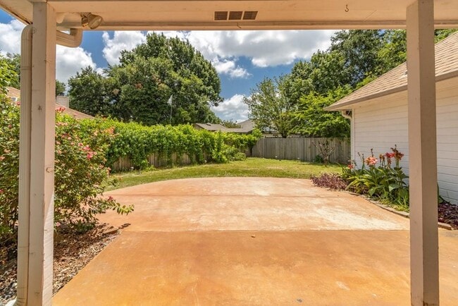 Building Photo - 2411 Raintree Path