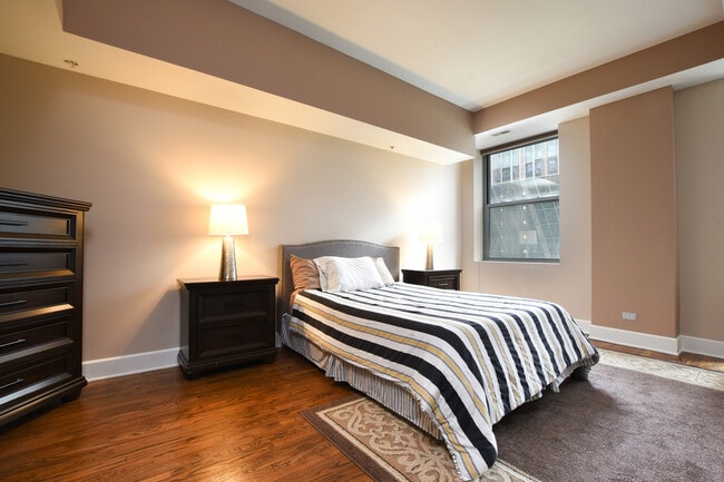 Photo - 165 N Canal St Apartment