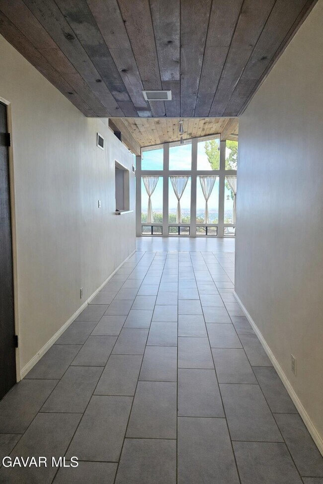 Foto del edificio - 145 Lakeview Dr