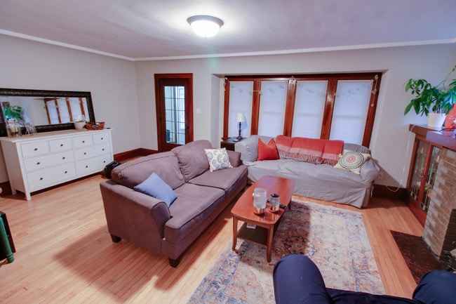 Living Room Showing Front Entrance - 1621 N Astor St