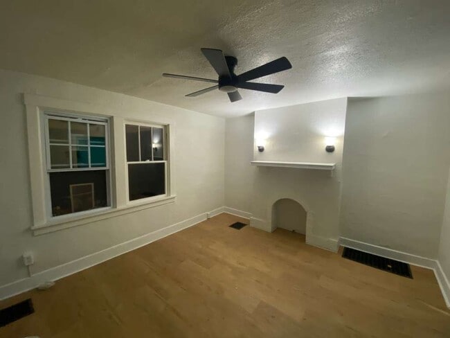 Photo - 1214 Belmont St House