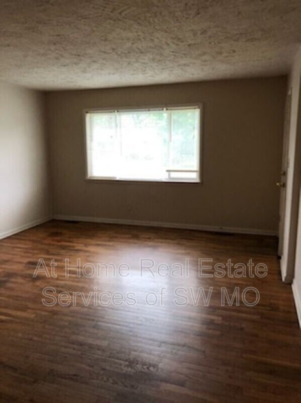 Foto del edificio - 2619 E Linwood St