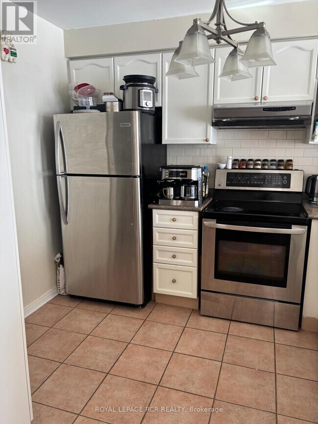 Building Photo - 39 Tania Crescent