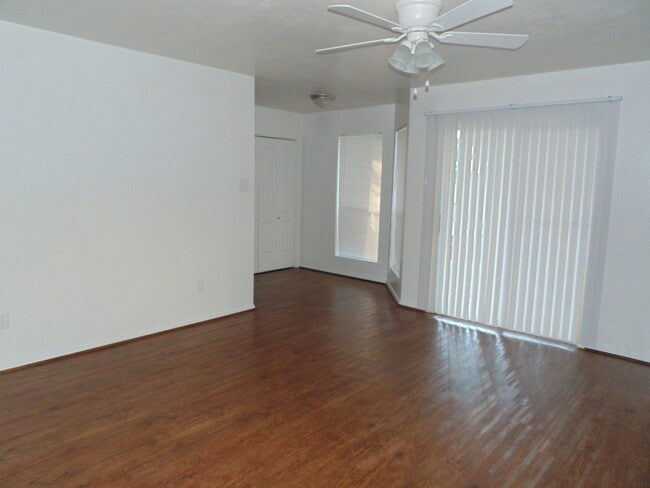 Building Photo - 2606PK