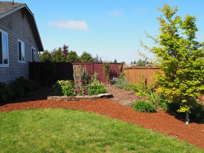Building Photo - Nice open concept rambler in Milton!