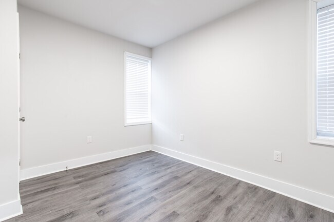 Building Photo - 2522 N Chadwick St
