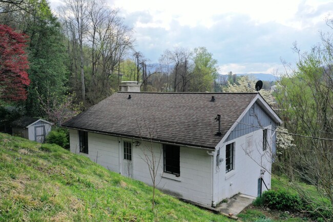 Building Photo - Downtown Sylva,NC New to Rental Market and...