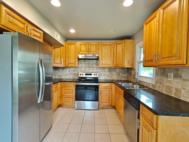 Photo - 75 Mainbridge Ln- House