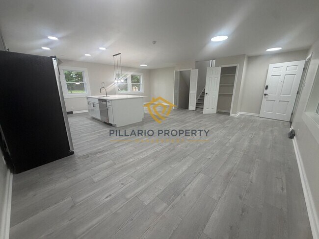 Foto del edificio - 2706 Lakewood Dr N