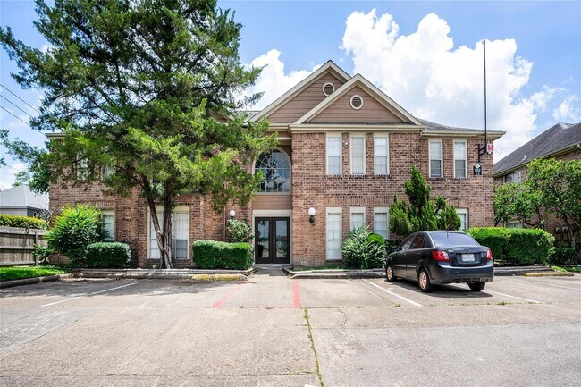 Foto del edificio - 12400 Overbrook Ln
