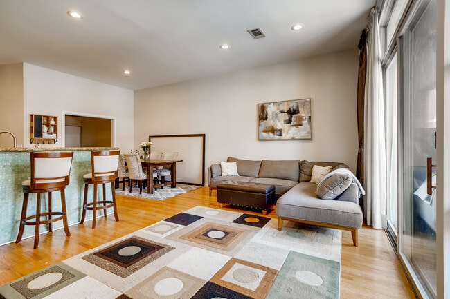 Foto del edificio - 324 N Jefferson St