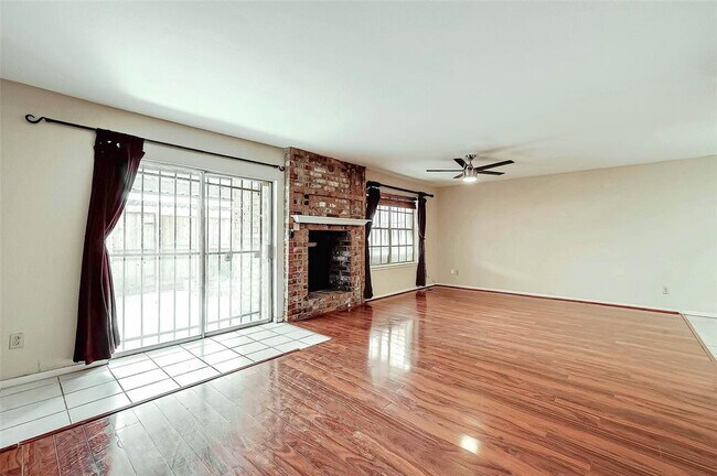 Building Photo - 10309 Briar Forest Dr