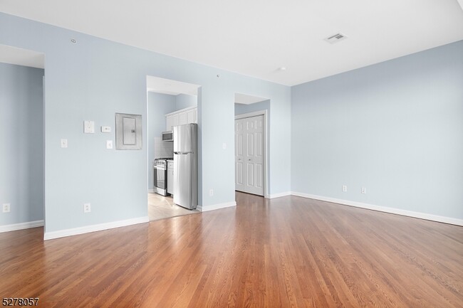 Building Photo - 420 Bloomfield Ave