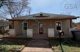 Building Photo - 10 10th St