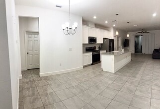 Building Photo - 5613 Del Coronado Dr