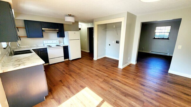 Building Photo - Crestwood