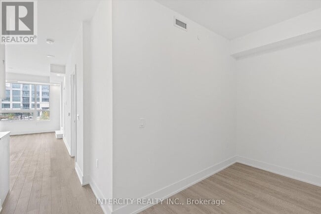 Building Photo - 2075 King Rd