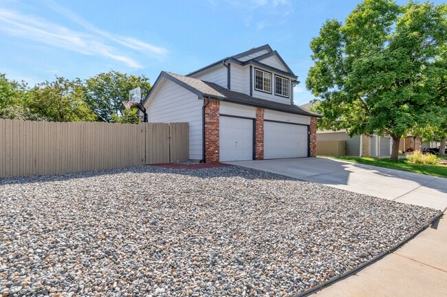 Building Photo - 2152 Holyoke Ln
