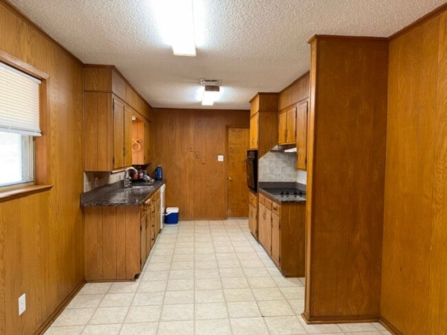 Building Photo - 5101 Lake Moor Dr