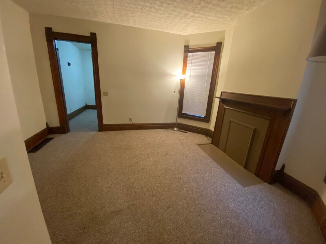 Living room - 135 King Ave
