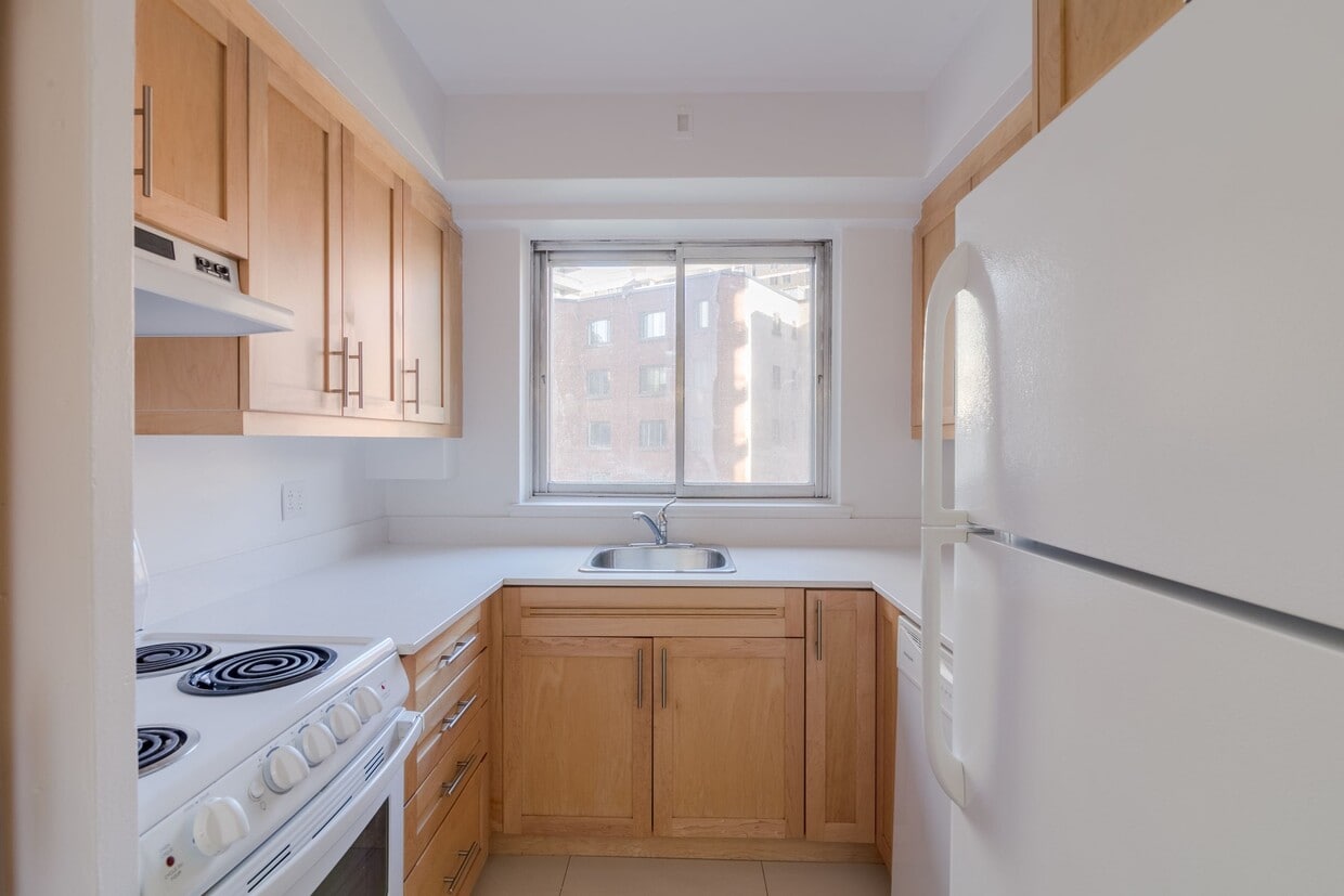 3555 CotedesNeiges Road Apartment for Rent in Montréal, QC