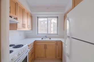 Building Photo - 3555 Chem. de la Côte-des-Neiges