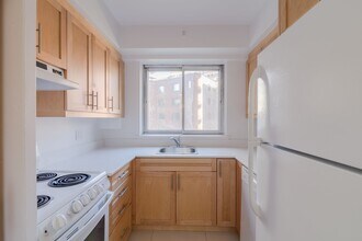 Building Photo - 3555 Chem. de la Côte-des-Neiges