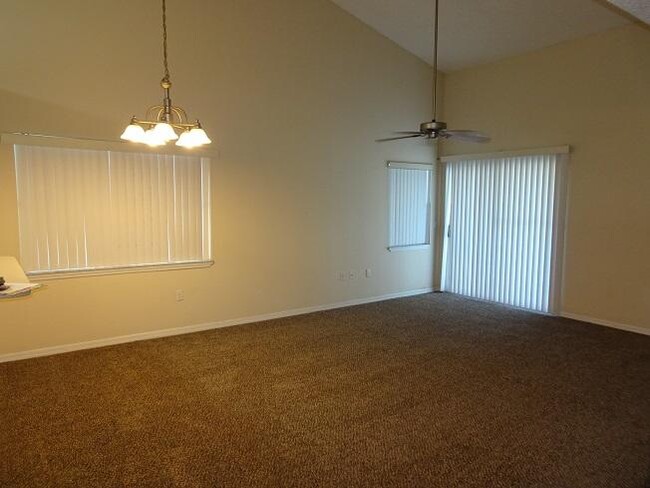 Building Photo - 2411 Talmadge Dr