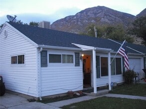 Building Photo - 1071 E 150 N