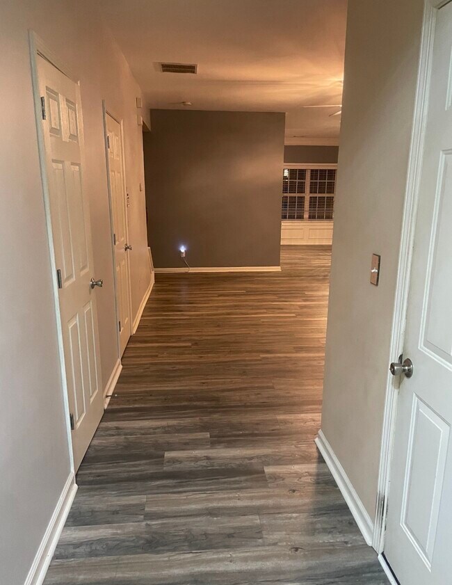 Foto del edificio - 2118 Burns View Ln