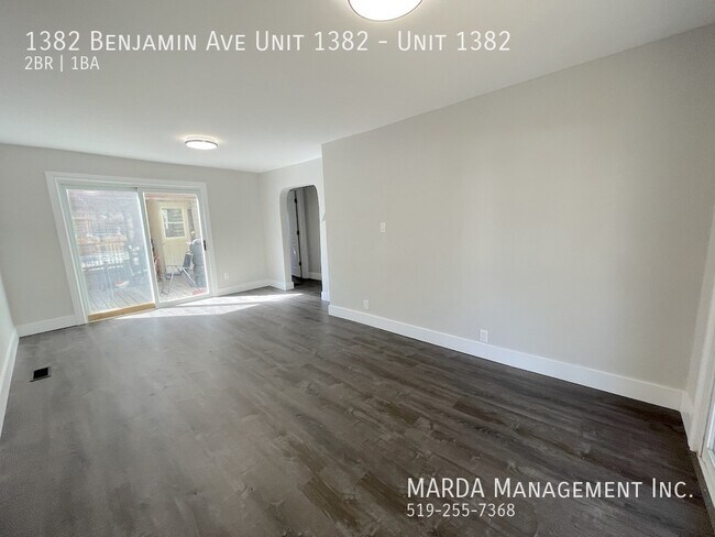 Photo du bâtiment - RENOVATED 2 BED + DEN/1BATH - WALKERVILLE + HYDRO & GAS