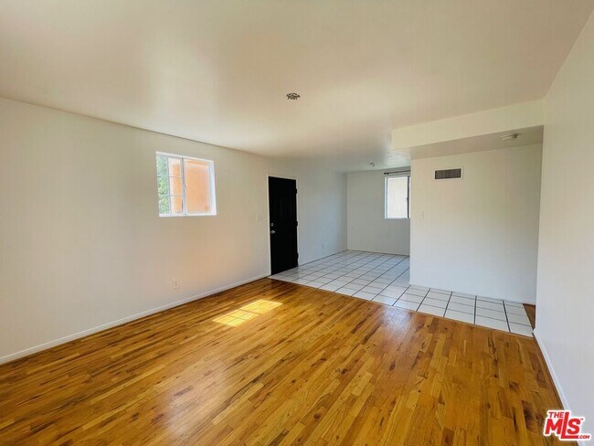 Foto del edificio - 5029 Klump Ave